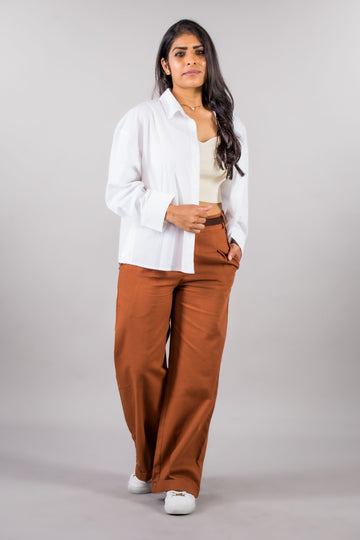 Petite white poplin shirt with dropped shoulders and a relaxed silhouette, side slit for easy tuck. no excess fabric. styled with mid to high rise, wide-leg ankle grazing pants for short women, under 165cm. 
