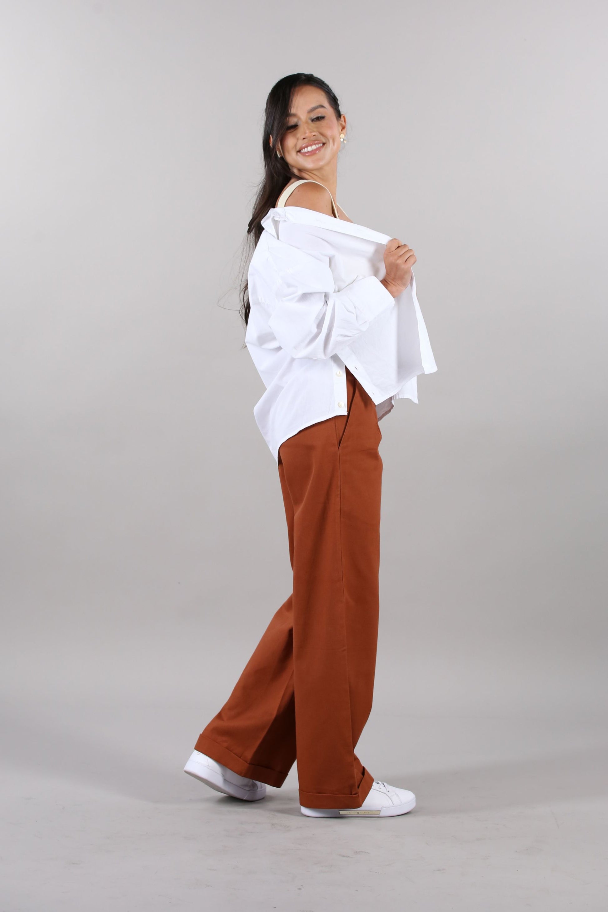Petite white poplin shirt with dropped shoulders and a relaxed silhouette, side slit for easy tuck. no excess fabric. styled with mid to high rise, wide-leg ankle grazing pants for short women, under 165cm. 